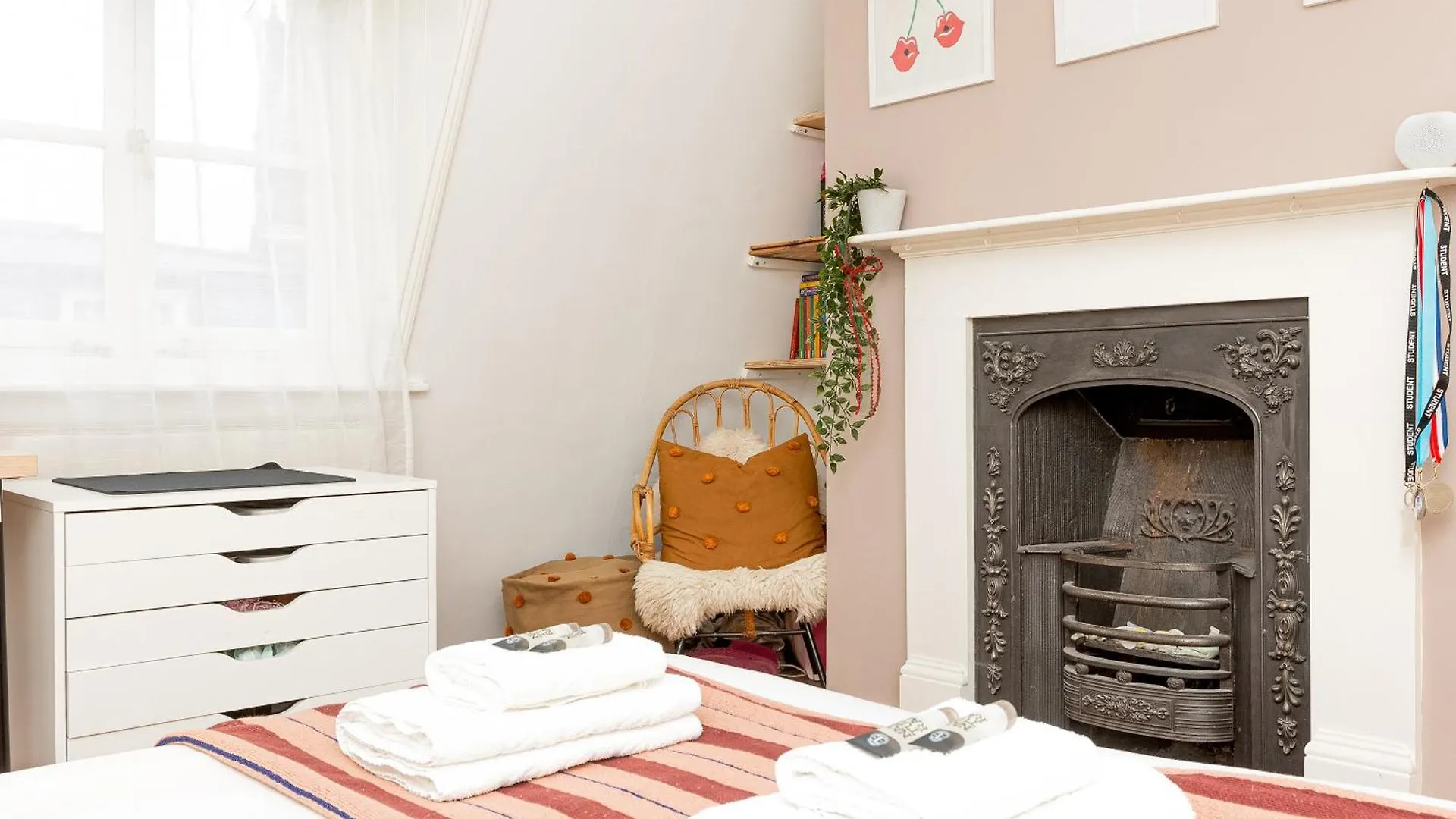 3Br 3Lvl Home, Garden & Parking, 5Min Greenwich St London