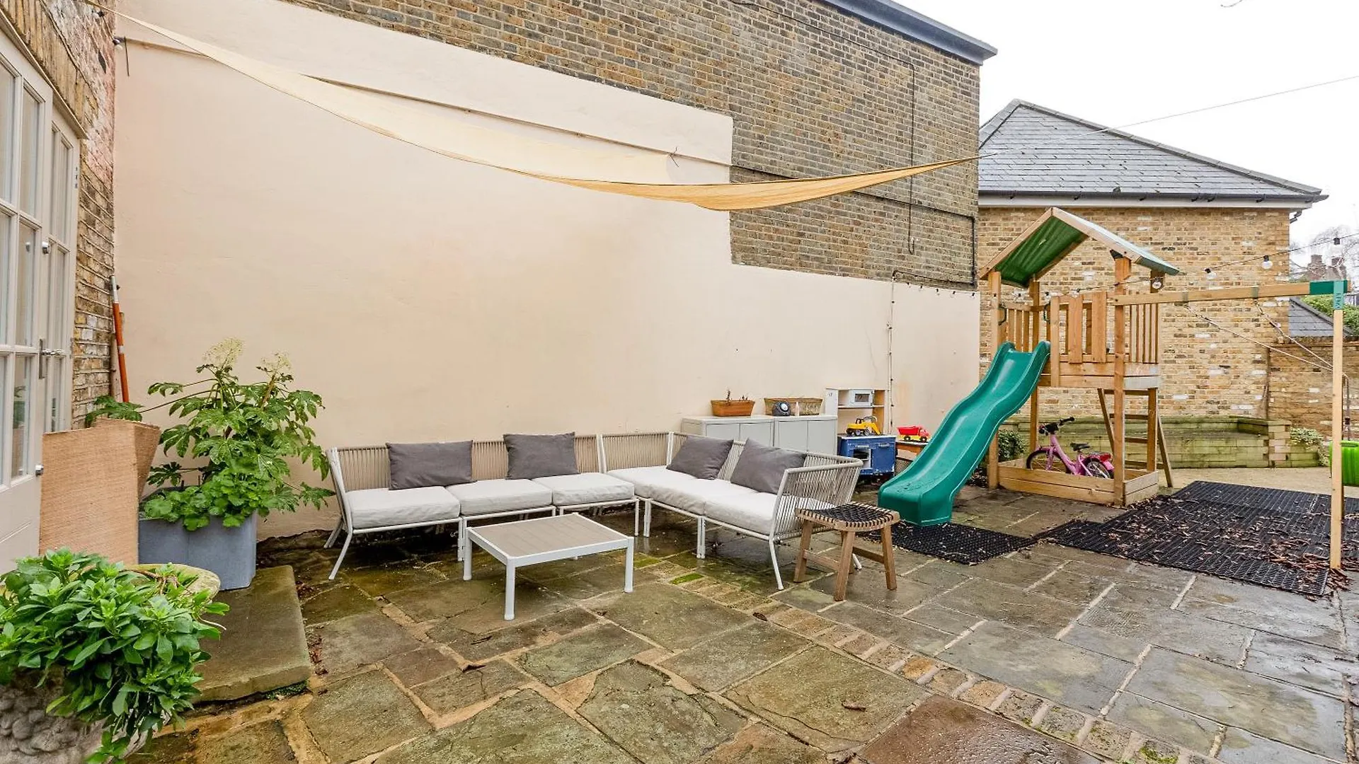 3Br 3Lvl Home, Garden & Parking, 5Min Greenwich St London Apartment