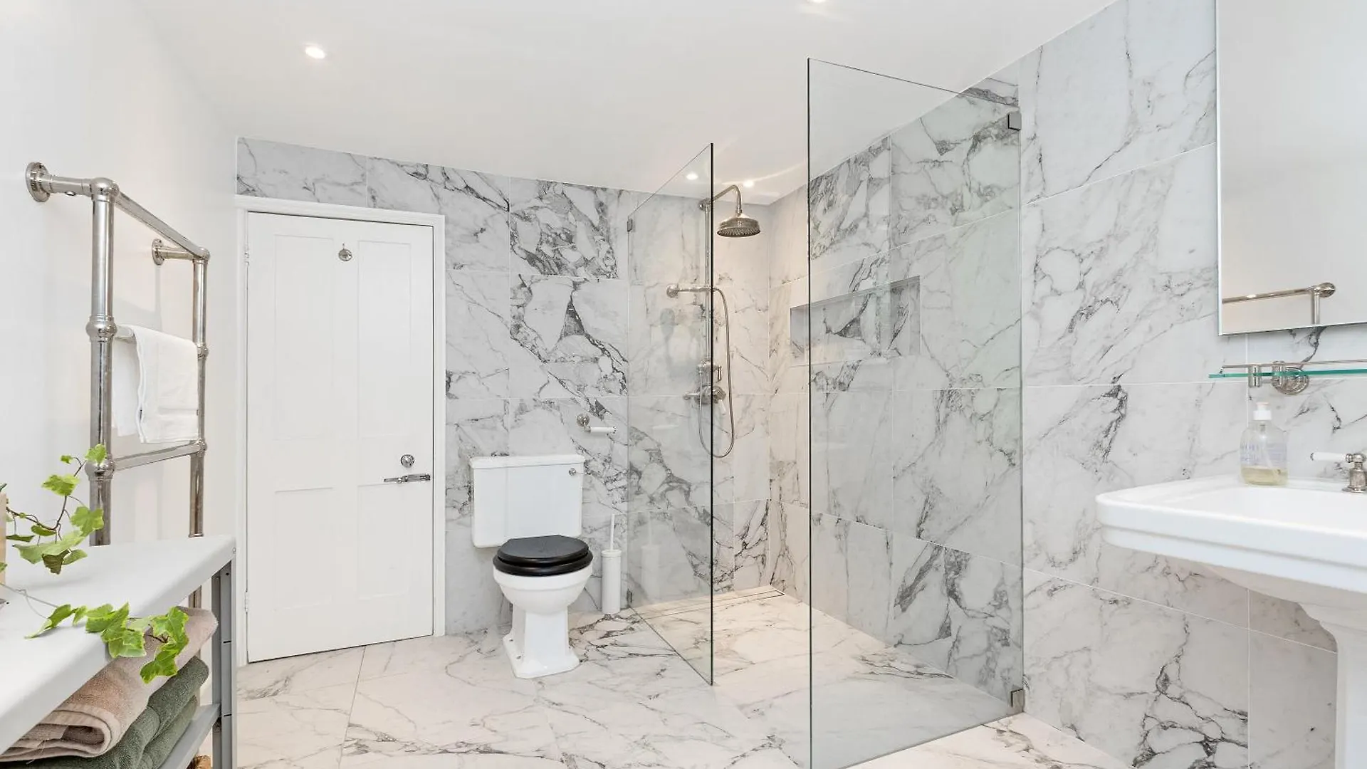 3Br 3Lvl Home, Garden & Parking, 5Min Greenwich St London 0*,  United Kingdom