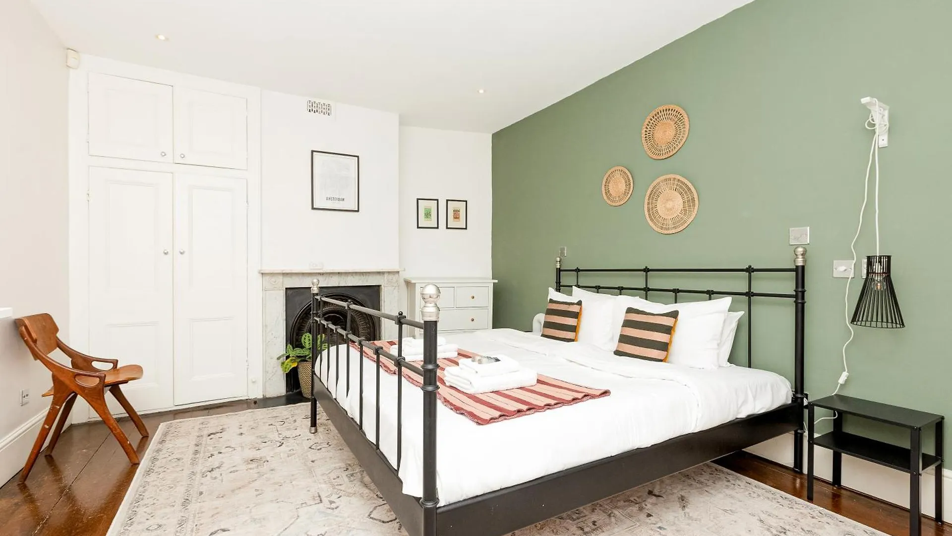 3Br 3Lvl Home, Garden & Parking, 5Min Greenwich St London Apartment